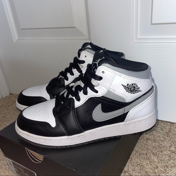 Air Jordan 1 Mid White Shadow Basketball Shoes